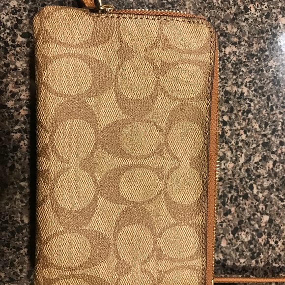 Coach wristlet - Picture 6 of 7
